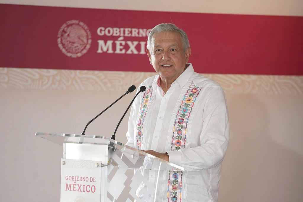 Pide López Obrador a damnificados no tomar carreteras en Tabasco