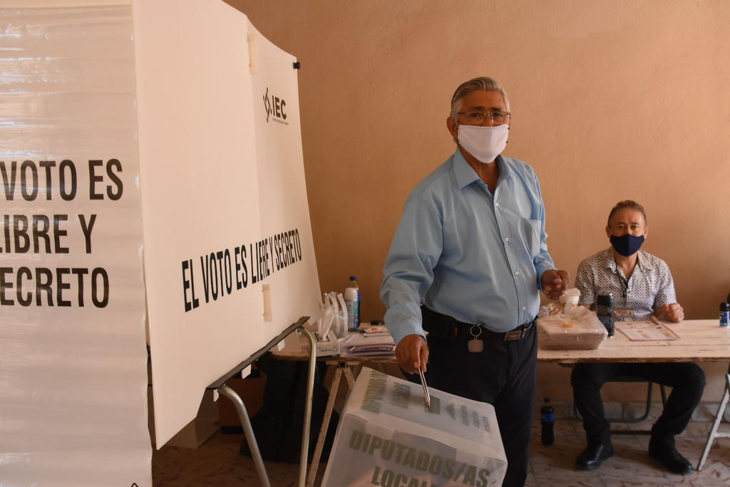 Votan candidatos y alcaldes de Ciudad Frontera y Monclova en sus distritos