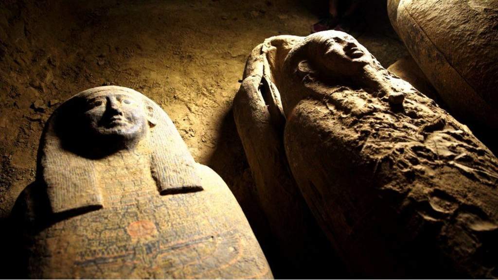 Egipto anuncia hallazgo de sarcófagos de más de 2,500 años