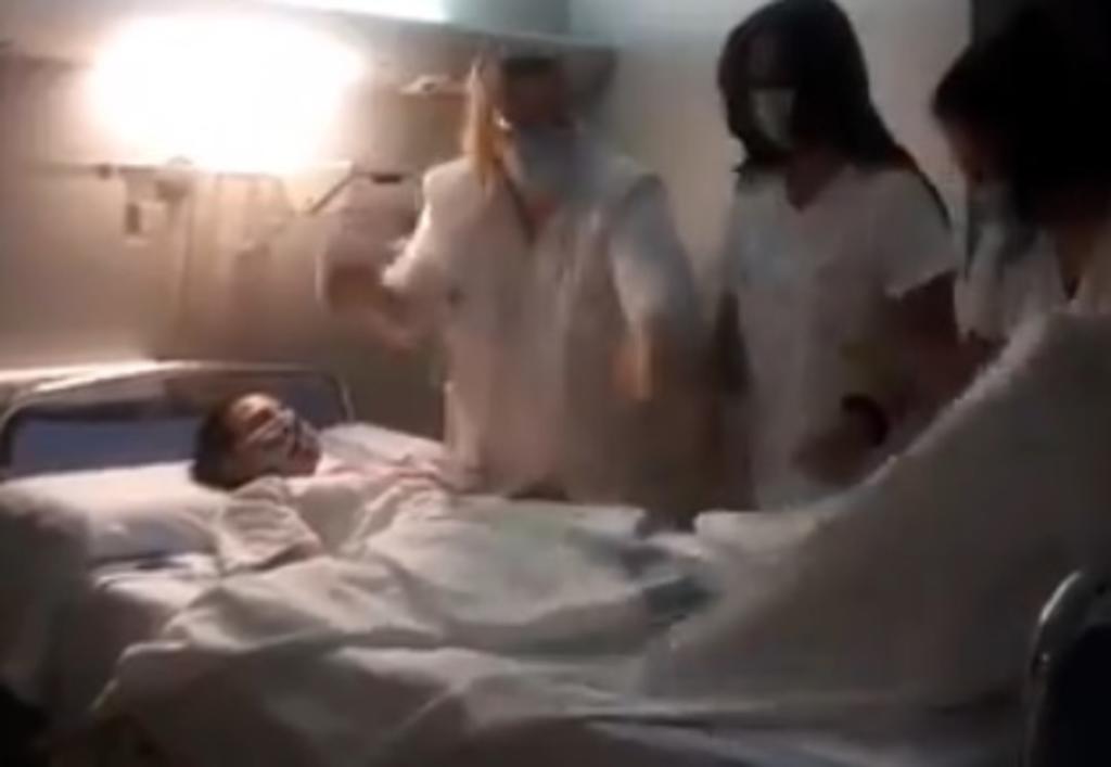 Critican a enfermeras por fingir muerte de 'paciente' para video de TikTok