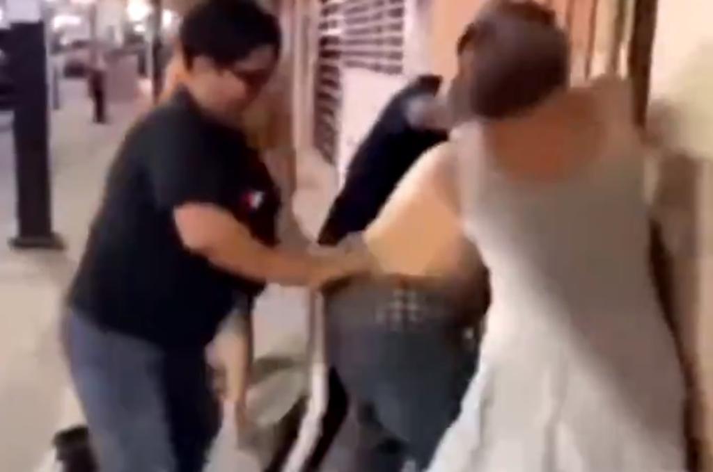 Indigna video viral en el que ultrajan a hombre durante una pelea