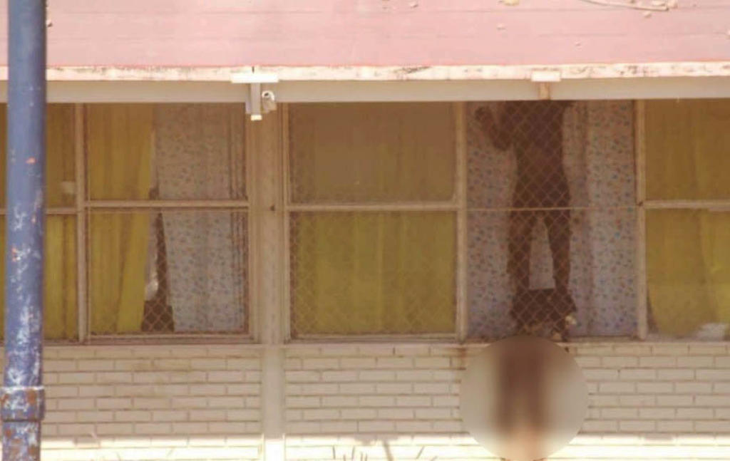 Localizan cadáver de presunto ladrón atorado en ventana de escuela de Chihuahua