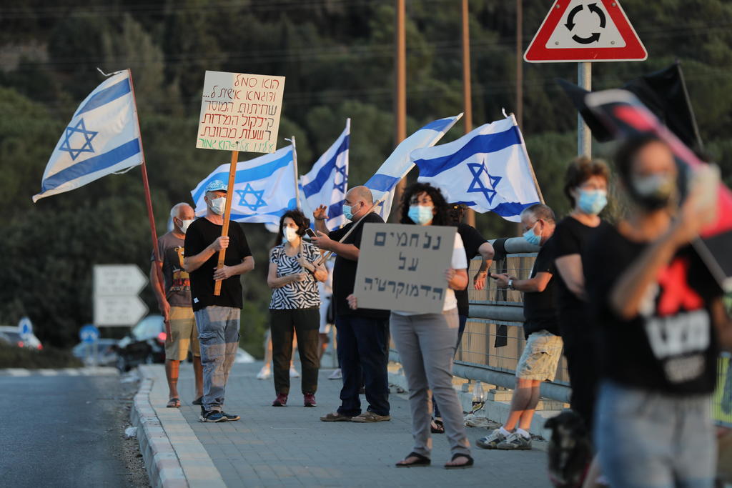 Israelís se manifiestan en las calles pidiendo la dimisión de Netanyahu