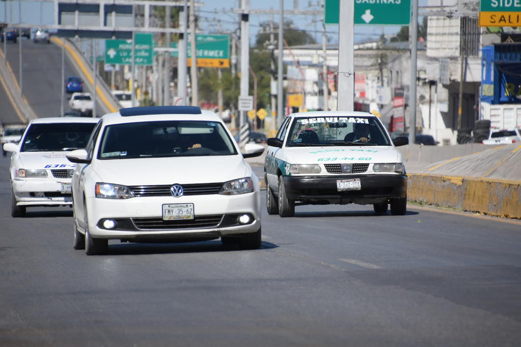 Advierten taxistas de la región Centro de Coahuila confrontación con servicios de plataformas