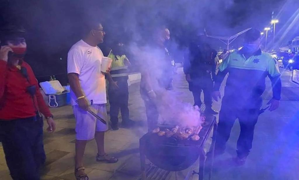 VIRAL: Turista 'lagunero' arma carne asada en pleno malecón de Mazatlán