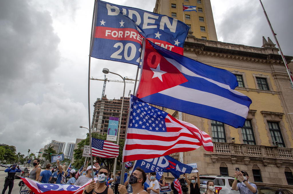 Latinos se unen en Miami para celebrar victoria de Joe Biden
