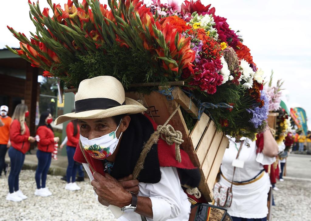Nostálgico Desfile de Silleteros muestra el florecer de Colombia ante el COVID