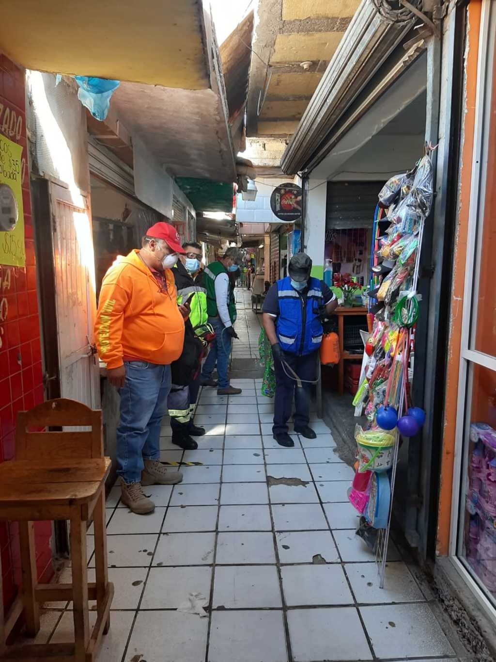 Desinfectan y verifican mercado municipal de Matamoros