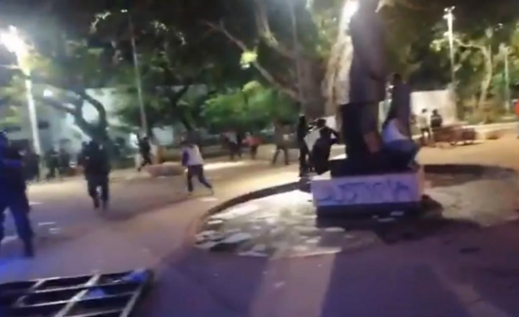 VIDEOS: Así fue la dispersión a balazos de manifestación feminista en Cancún