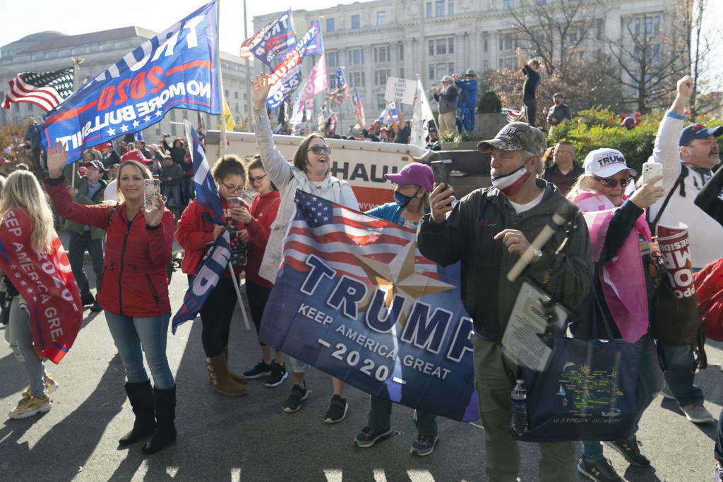 Simpatizantes de Donald Trump protestan en Washington; acusan 'fraude' electoral