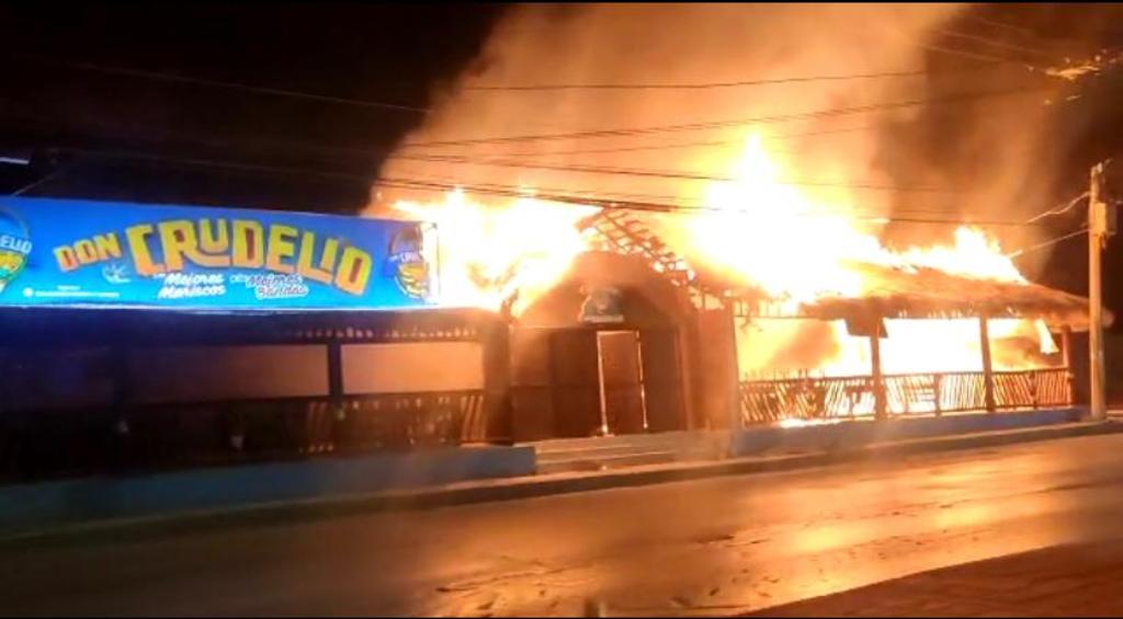 Se incendia en Torreón restaurante de venta de mariscos