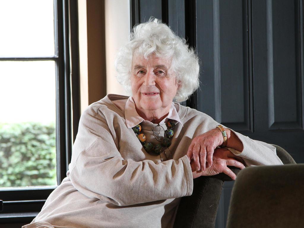 Jan Morris autora y pionera transgénero muere a los 94 años