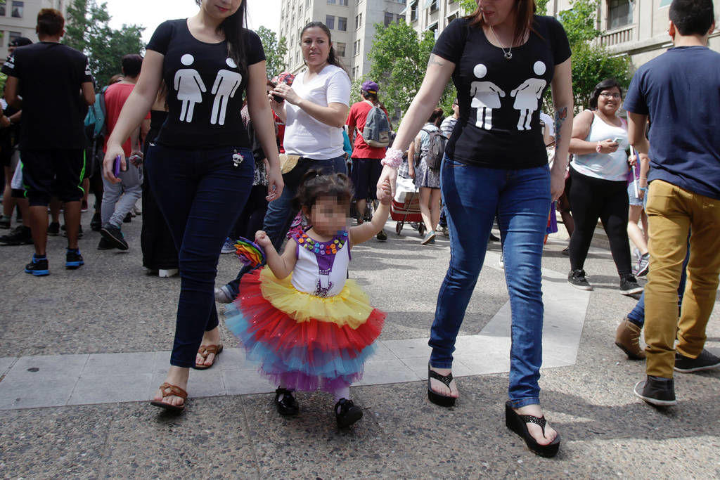 Dilatan trámites de adopciones homoparentales en Coahuila