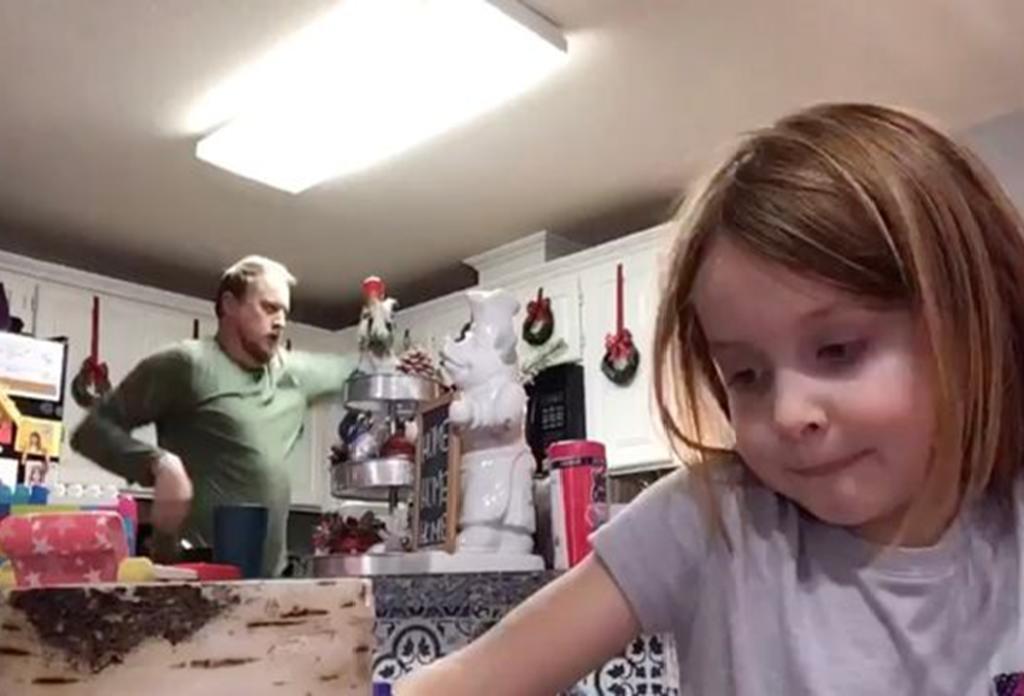 Padre se hace viral al bailar improvisadamente en un video de su hija