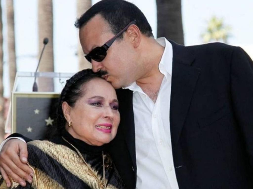 Pepe Aguilar despide a su madre Flor Silvestre en emotivo funeral
