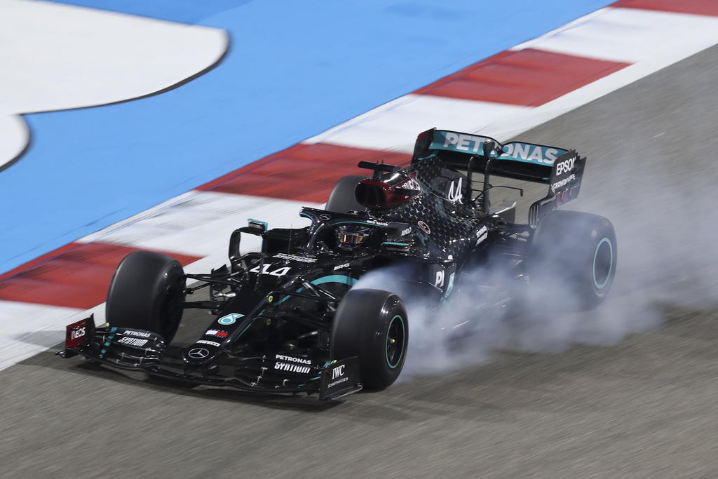 Lewis Hamilton domina primero y segundo libre de Bahrein