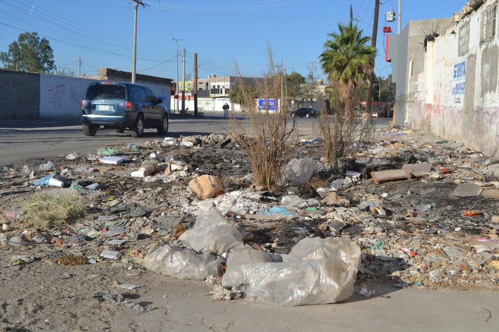 Vecinos en Torreón denuncian basureros; piden intervención de las autoridades