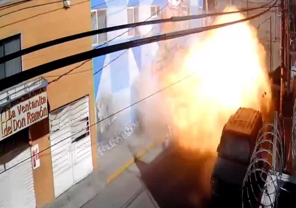 Difunden en redes video de la explosión de pizzería en Azcapotzalco