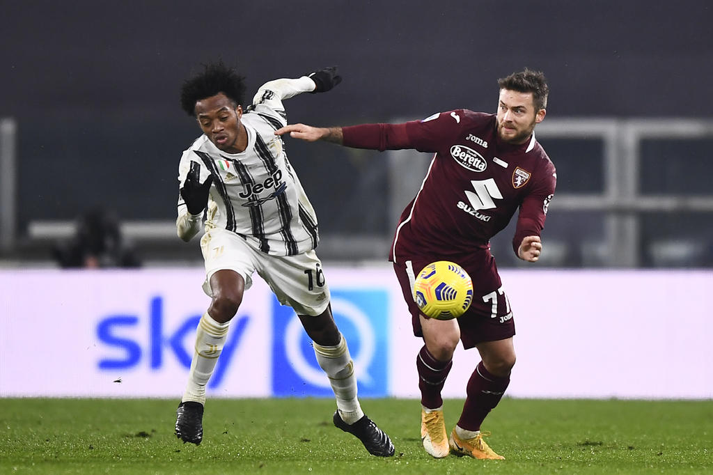 Juventus sufre, pero gana el Derby