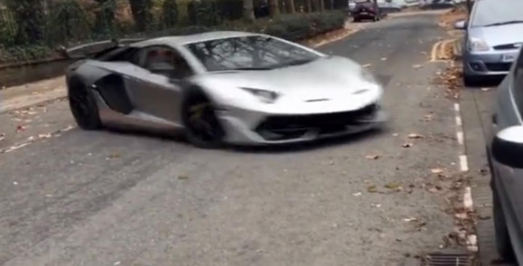 Maniobra de Lamborghini 'escapando' de la policía se vuelve viral