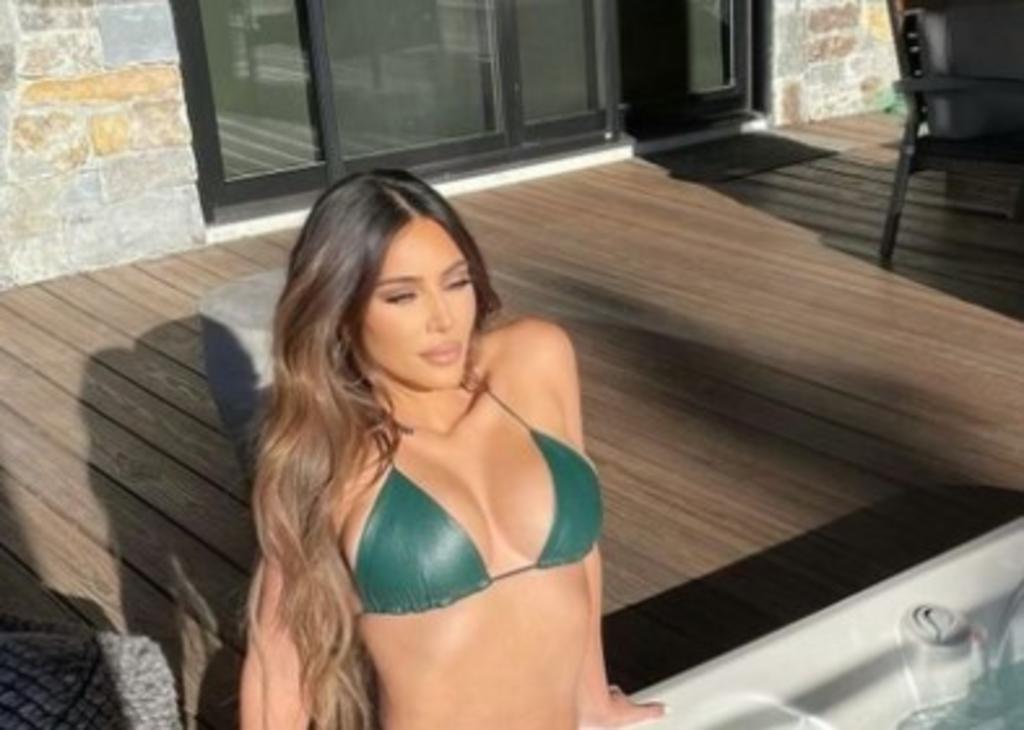 Kim Kardashian se 'abriga' del vacaciones en jacuzzi con bikini