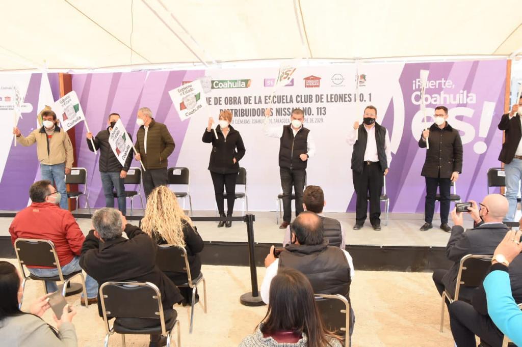 Inauguran central y mejoran escuela en Cuatro Ciénegas