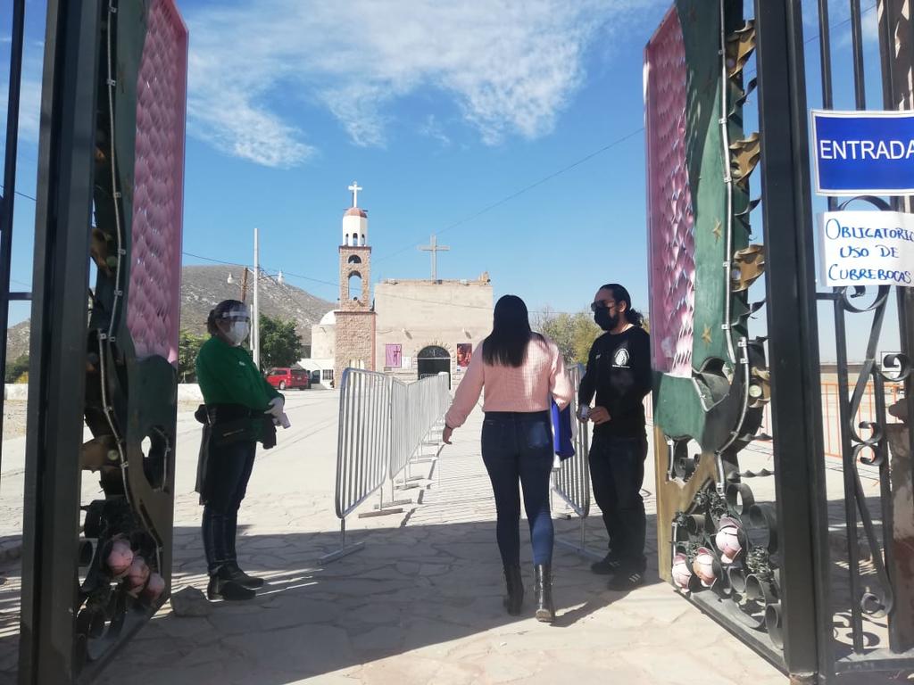 Bajo estrictas medidas de sanidad permiten paso al templo de Guadalupe en Lerdo