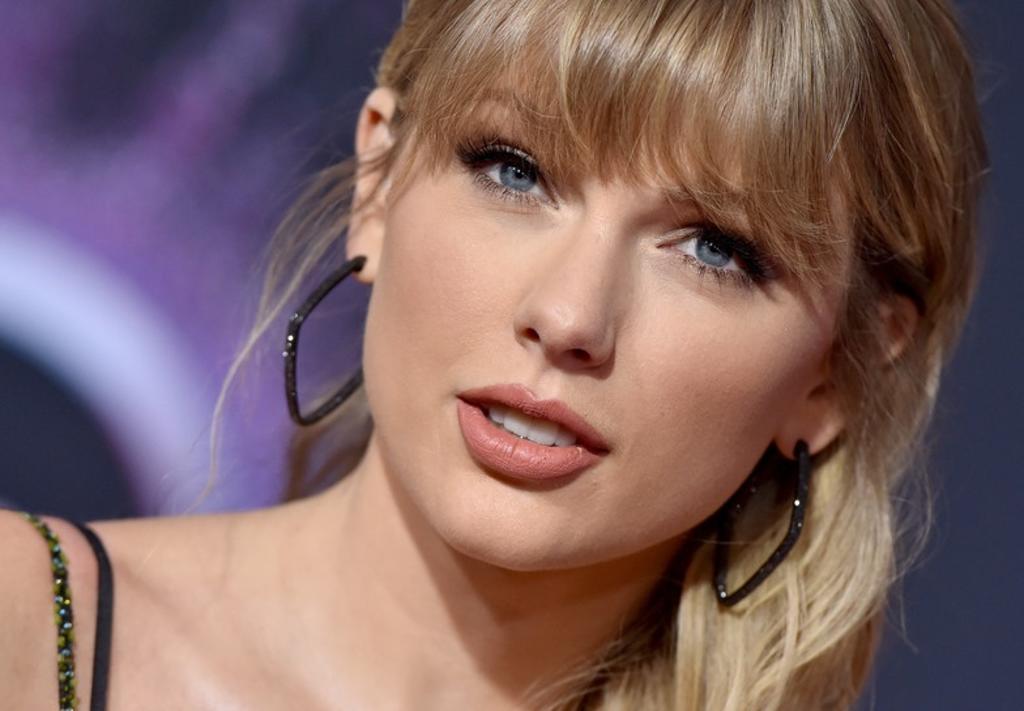 Taylor Swift se abre paso al éxito con sus triunfos musicales y sociales