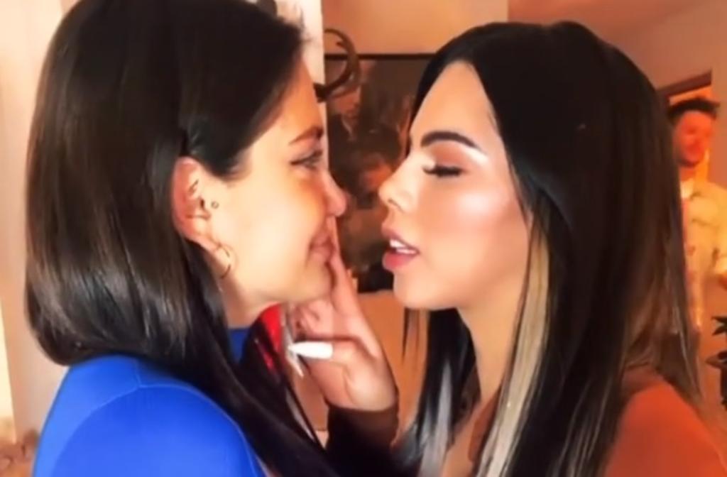 Lizbeth Rodríguez y Celia Lora protagonizan 'candente beso'