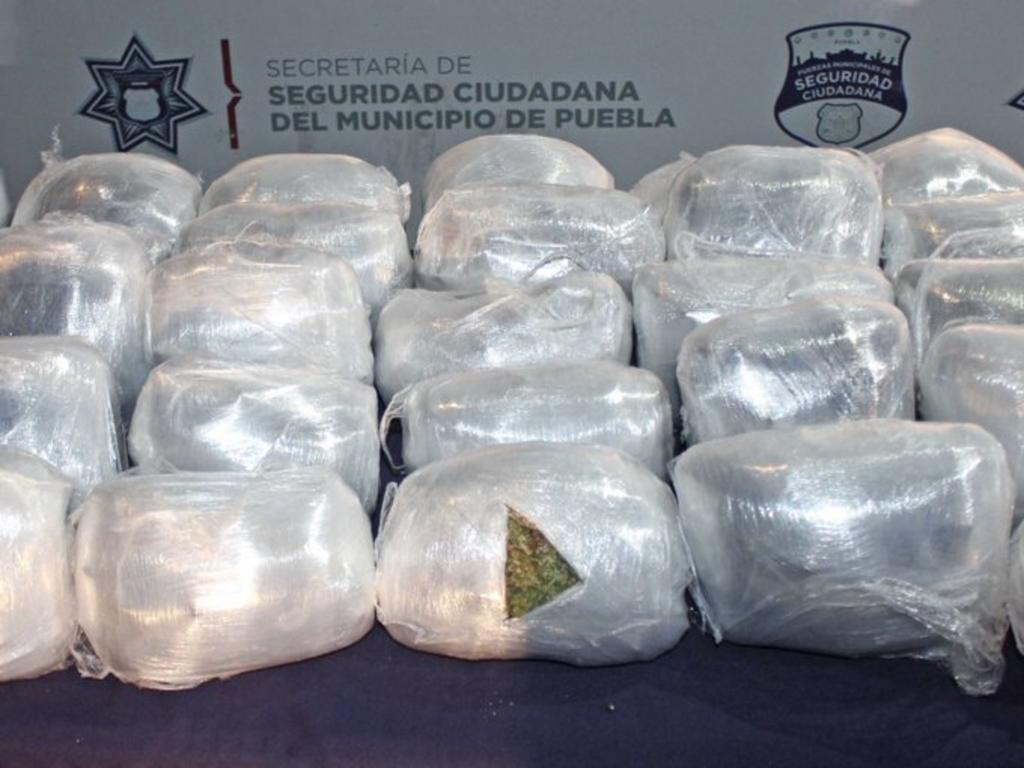 Aseguran 100 kilos de marihuana dentro de maletas en Puebla