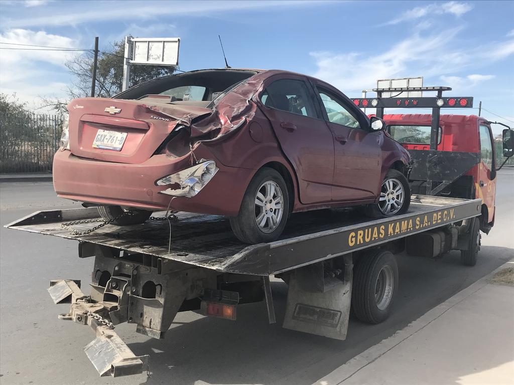 Septuagenario sufre la volcadura de su vehículo en Torreón