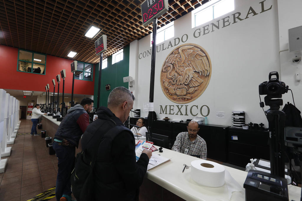 Denuncian trabajadores de consulados mexicanos despidos en EUA