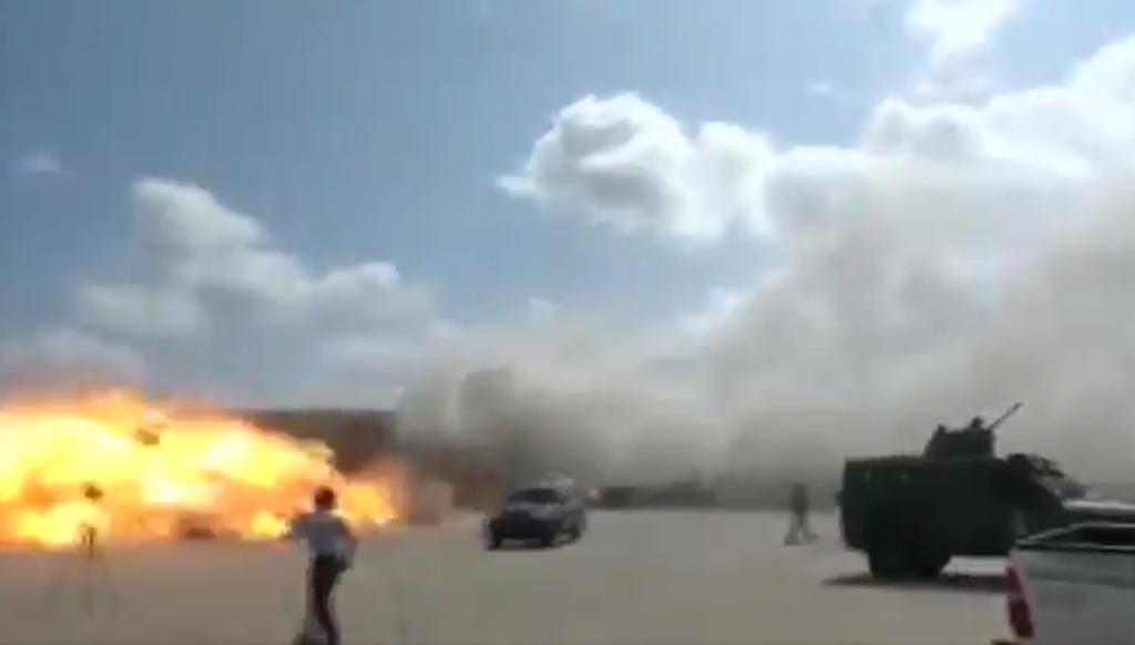 Registran explosión en aeropuerto de Yemen; hay al menos 16 muertos