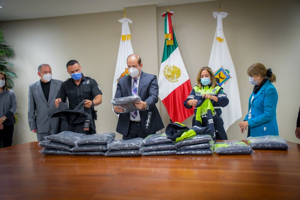 Entregan más de 377 mil pesos en prendas a DSPM de Piedras Negras