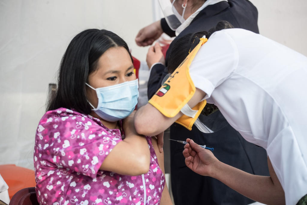 México lidera a Latinoamérica en vacunación contra COVID-19, dice AMLO