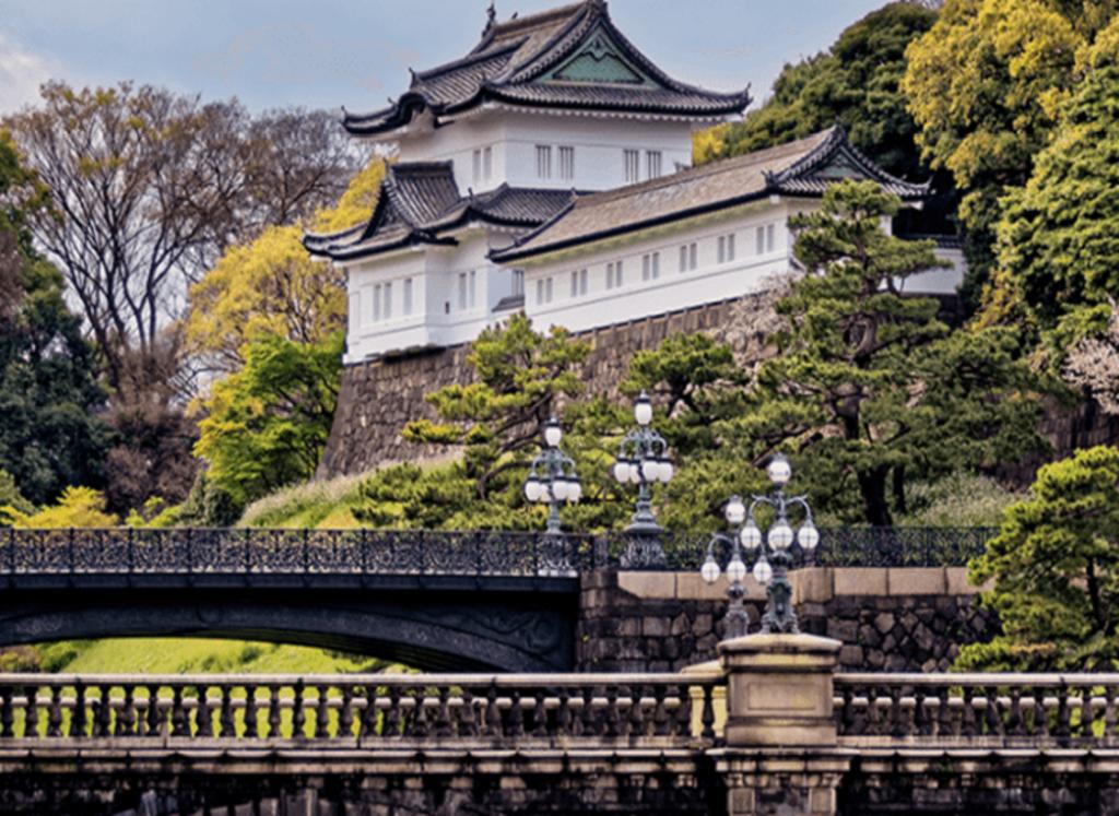 Hombre es detenido por entrar a la residencia del emperador japonés