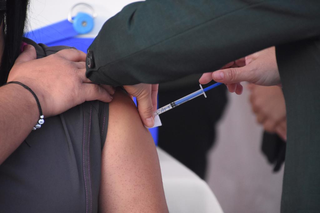 Reportan estable a médica que presentó reacción a vacuna contra COVID en Monclova