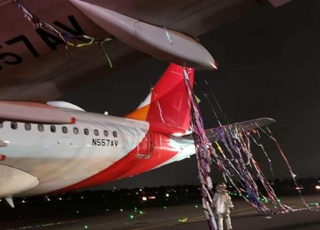 Globo se enreda en avión y lo obliga a aterrizar de emergencia