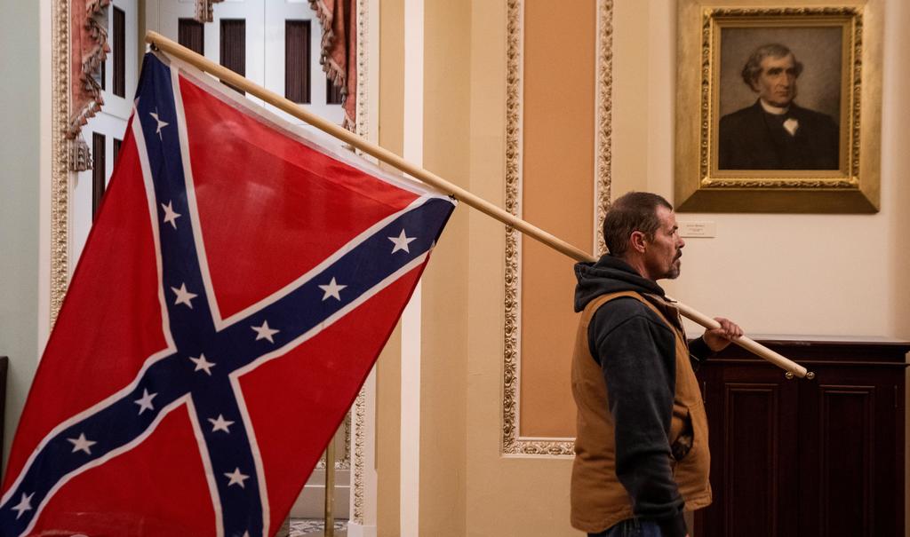 ¿Qué representa la Bandera Confederada utilizada durante asalto al Capitolio?