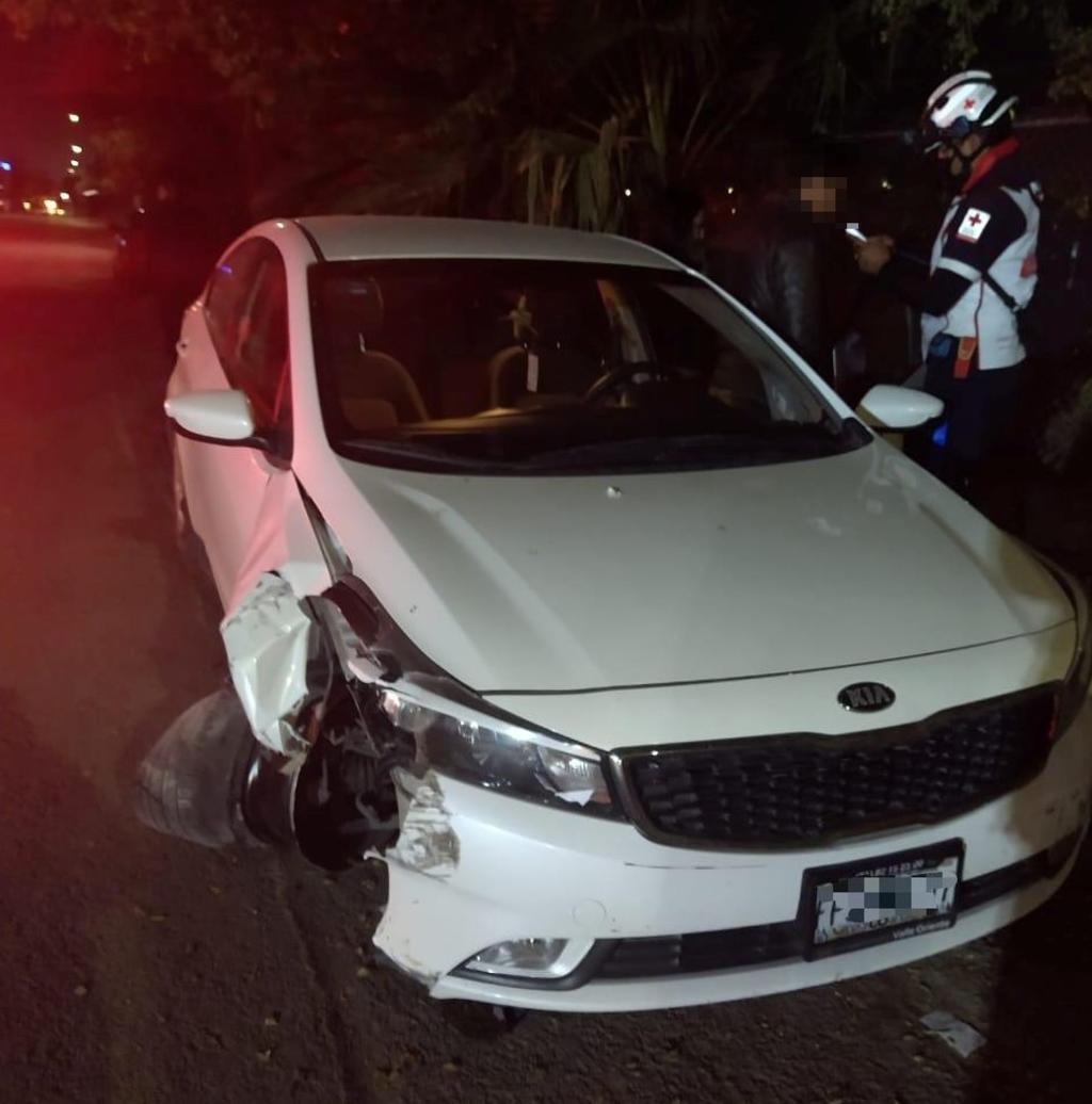 Joven impacta su vehículo contra casa en colonia Las Torres de Torreón