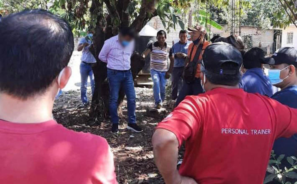 Pobladores amarran a alcalde en Chiapas 'por entregar obra en mal estado'