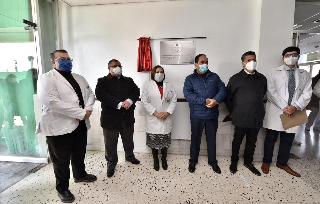 Reconocen a personal de clínica 18 del IMSS en Torreón por labor ante pandemia
