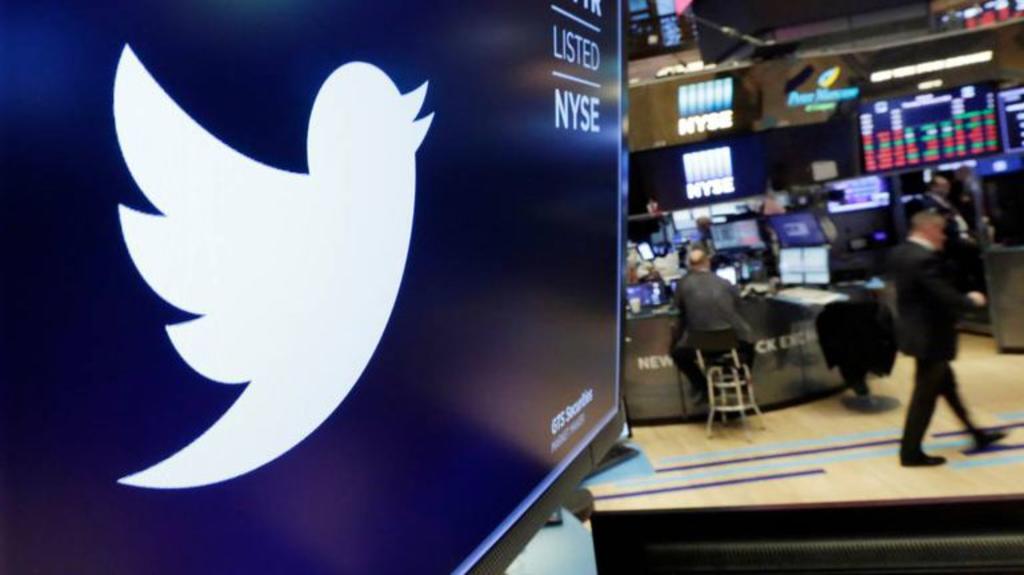 Acciones de Twitter caen tras suspender cuenta de Donald Trump