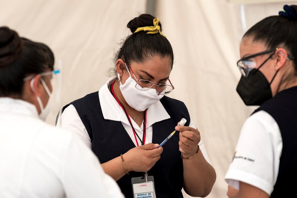 Inicia Coahuila vacunación en hospitales COVID