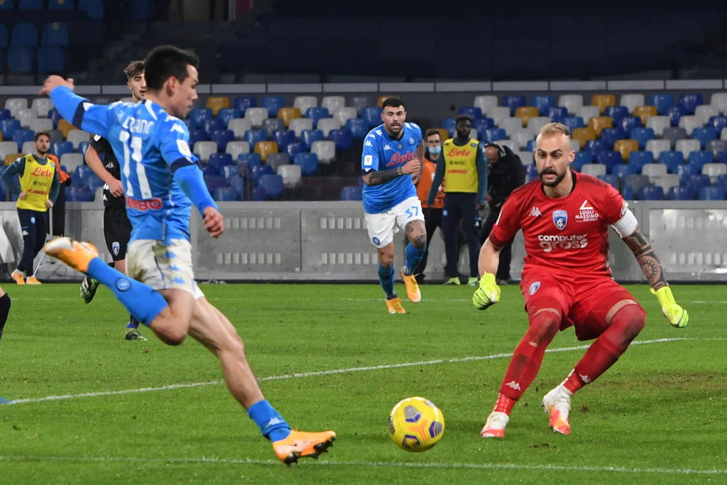 Gol y asistencia de Hirving Lozano pone al Napoli en cuartos de Copa Italia