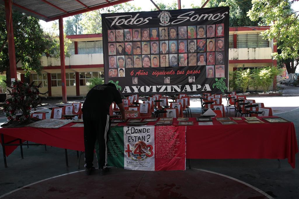 Entrega Sedena informe a familiares de víctimas de Ayotzinapa