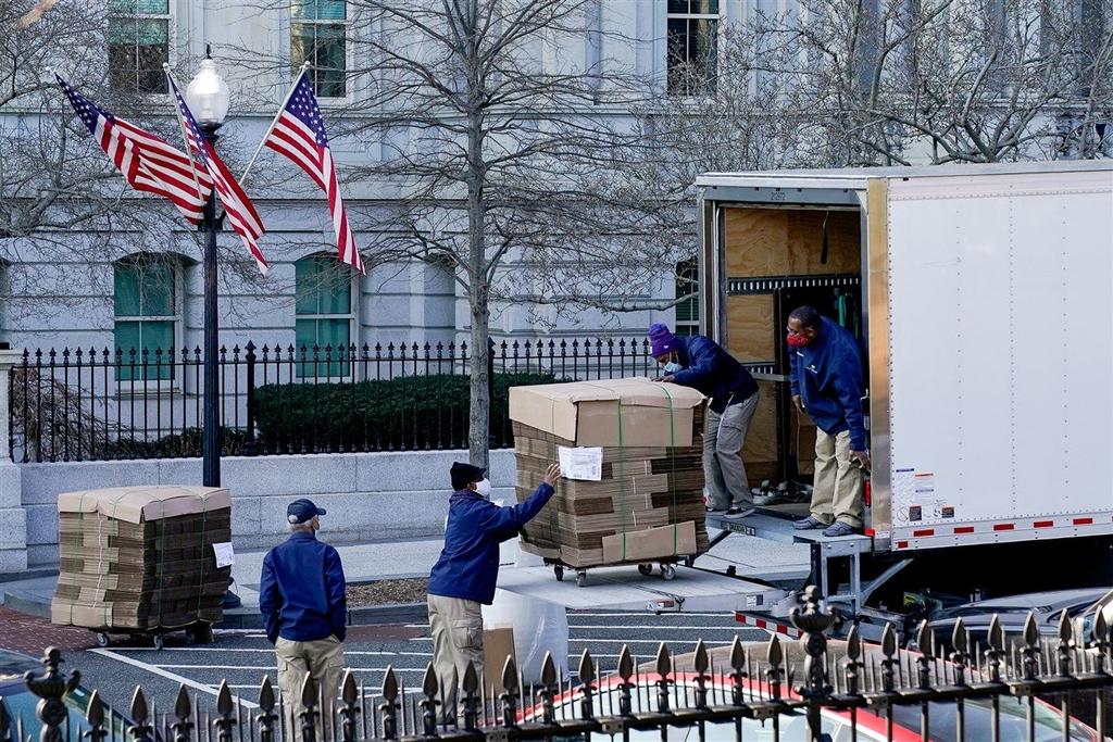 VIRAL: Captan a camión de mudanzas en la Casa Blanca
