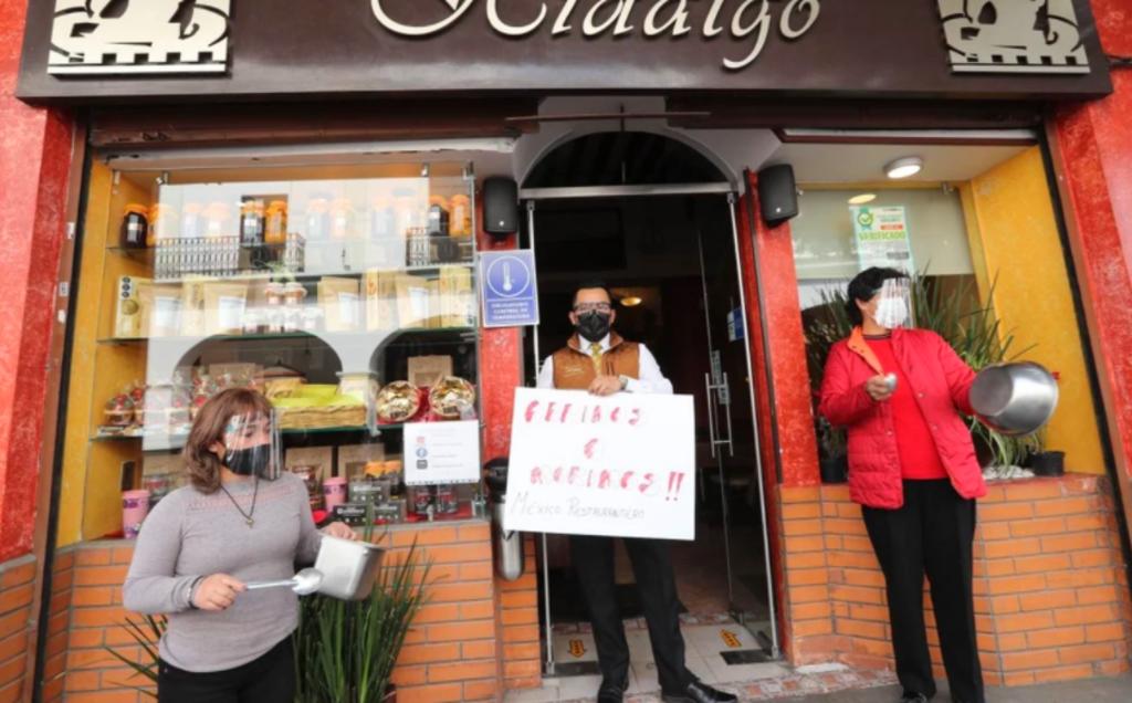 '¡Abrimos o morimos!', protestan trabajadores de restaurantes en Edomex