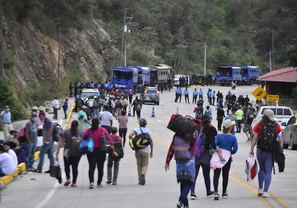 Caravana migrante cambia de ruta en su camino a Guatemala