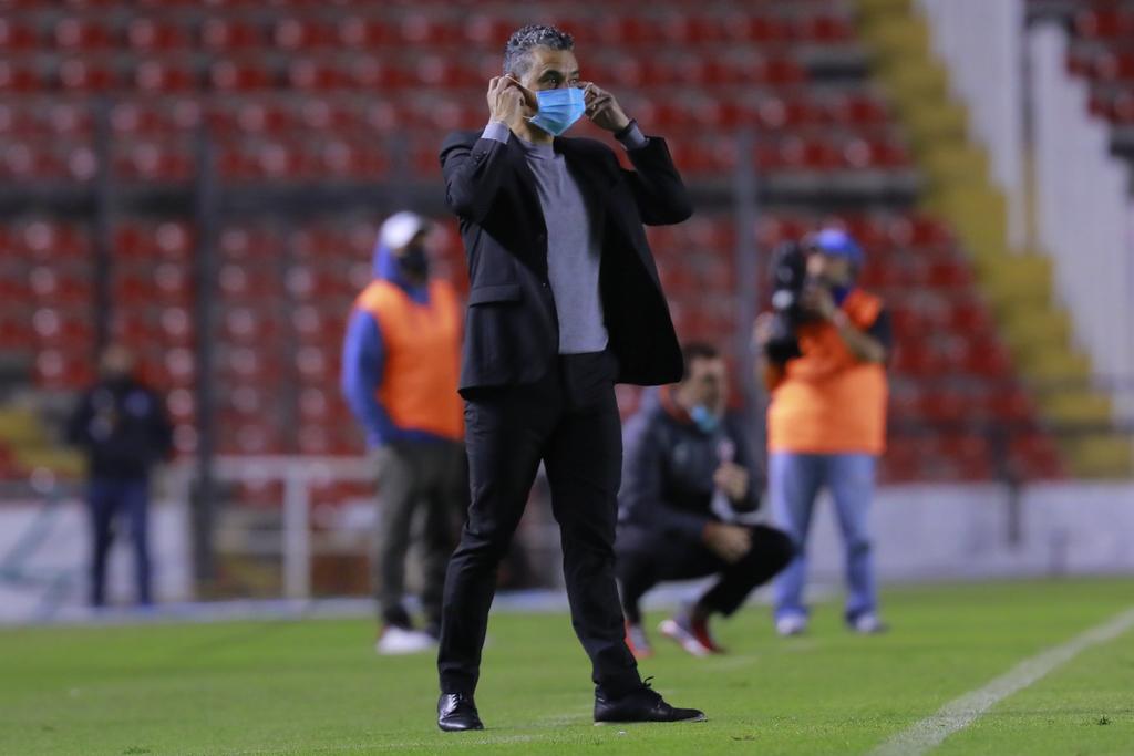 Héctor 'Pity' Altamirano gana su primer partido en Primera División como DT